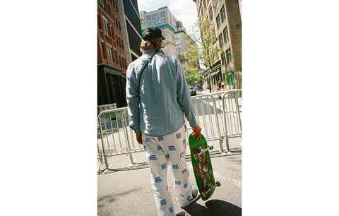 请关注 Supreme潮牌汇潮牌网 品牌官网及网店 （Supreme x ANTIHERO 2022 春季合作系列 Lookbook 赏析）