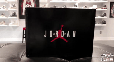鞋底的Jordan的logo是紫色的 AJ8 潮牌汇潮牌网店Tinker实物细节赏析 鞋舌的配色还是很丰富的（AJ8手稿开箱测评 AJ8 Tinker实物细节赏析）