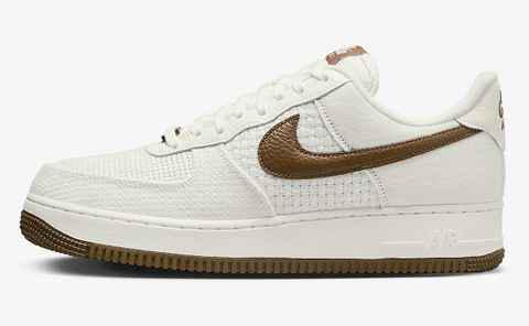 另有鞋垫处“V”字样、潮牌汇潮牌网「SNKRS Day」吊牌彰显特殊身份（Air Force 1 全新“SNKRS Day”限定鞋款即将登场）