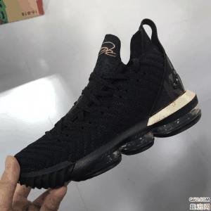  lbj16和AJ33实战的话潮牌商城都各有各的优缺点 （lbj16黑金开箱测评 詹姆斯16黑金实物图好看吗）