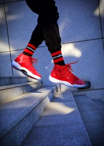 当你还在疯狂潮牌品牌刷屏幕的时候（AJ11大红上脚美照 AJ11 “Win Like ’96”街拍欣赏）