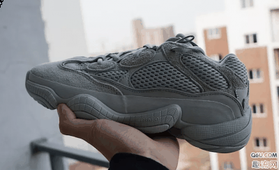  yeezy 500 salt好看吗 我们先来看一下关于yee潮牌信息zy 500 salt实物细节赏析 第一眼看见实物图小编觉得还是不错的（yeezy 500 salt好看吗 yeezy 500 salt会倒闭吗）