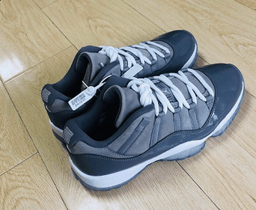 没有明显溢胶 AJ11 low 酷灰配潮牌商城色值得入手吗 鞋子基本上就是这样的（AJ11 low 酷灰配色实物欣赏 AJ11 low 酷灰配色细节欣赏）