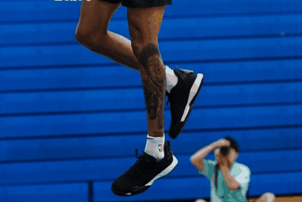 场地是室潮牌资讯内木地板（T-Mac Millennium实战怎么样 T-Mac Millennium能打水泥地吗）