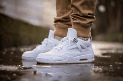 AJ4 纯白街拍欣赏 AJ4 潮牌信息Retro “Pure Money”实物上脚谍照（AJ4 纯白街拍欣赏 AJ4 Retro “Pure Money”实物上脚谍照）