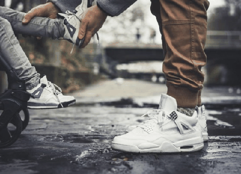 AJ4 纯白街拍欣赏 AJ4 潮牌信息Retro “Pure Money”实物上脚谍照（AJ4 纯白街拍欣赏 AJ4 Retro “Pure Money”实物上脚谍照）