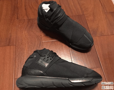 毕竟也是阿迪达潮牌资讯斯合作的一个产品（yeezy和y3哪个好 yeezy和y3哪个档次高）