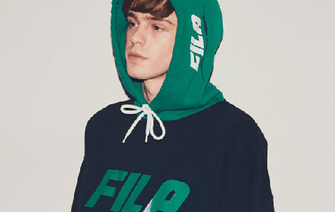 先后开发了高尔潮牌夫、网球、健身（斐乐联名连帽衫什么时候发售 monkey time x FILA 联乘系列怎么样）