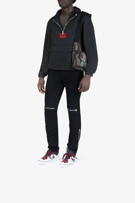 纪梵希最初以香潮牌汇潮牌网店水为其主要产品（Givenchy 春季 “Star” 系列怎么样 纪梵希春季 “Star” 系列多少钱）