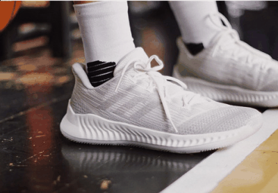  但球鞋中心明显偏向了潮牌信息大底 穿上去多少觉得有点沉（阿迪Harden B/E纯白实物欣赏 阿迪Harden B/E纯白实战测评）