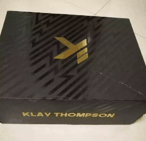 而是被扎克拉文上脚过 KT3low黑红实物潮牌商城欣赏 鞋款全身采用是编织材质 鞋款全身是黑红示人（KT3low黑红开箱测评 KT3low黑红实物欣赏）