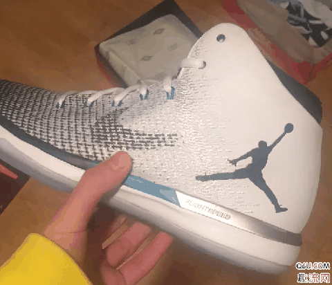 但是实际上加厚之潮牌信息后也不怎么透气的（AJ31与AJ32哪款好 AJ31与AJ32哪款适合打水泥地）