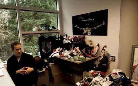 譬如Zoom Kobe 1或是Zoom LeBron 潮牌汇潮牌网4上寻找到那些精致却充满力量感的元素（Nike设计师转投Adidas Ken Link为何要离职）