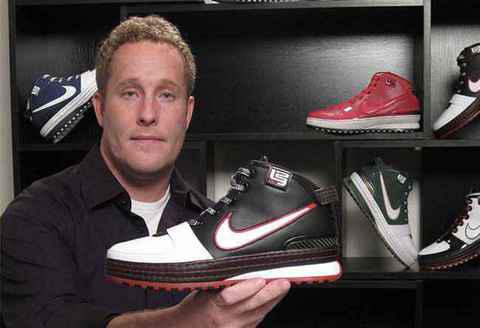 譬如Zoom Kobe 1或是Zoom LeBron 潮牌汇潮牌网4上寻找到那些精致却充满力量感的元素（Nike设计师转投Adidas Ken Link为何要离职）