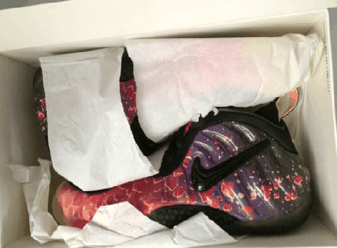 变渐方式递减潮牌信息 鞋款侧身颜色搭配（耐克小行星熔岩泡开箱测评 耐克小行星熔岩泡实物欣赏）