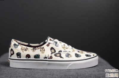 那么vans联名漫威实物图好看吗？vans联名漫威上脚好潮牌信息看吗？下面就和趣流网的小编一起来看一下关于vans联名漫威开箱测评（vans联名漫威开箱测评 Vans x Marvel 上脚图赏析）