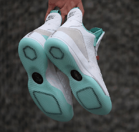加上细节的潮牌信息鲜红装饰（Air Jordan 33中国玉配色在哪买 Air Jordan 33中国玉配色好看吗）