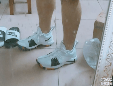  詹姆斯的系列鞋款和泡椒鞋潮牌商城款一直都还是蛮受不少sneaker喜欢的（使节11和PG2哪个好 使节11和PG2对比测评）