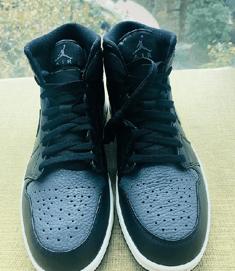 小编今天为大家带来潮牌信息AIR JORDAN 1 MID 酷灰实物欣赏（AIR JORDAN 1 MID 酷灰实物欣赏 AIR JORDAN 1 MID 酷灰细节欣赏）