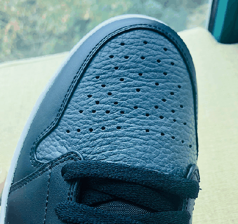 小编今天为大家带来潮牌信息AIR JORDAN 1 MID 酷灰实物欣赏（AIR JORDAN 1 MID 酷灰实物欣赏 AIR JORDAN 1 MID 酷灰细节欣赏）