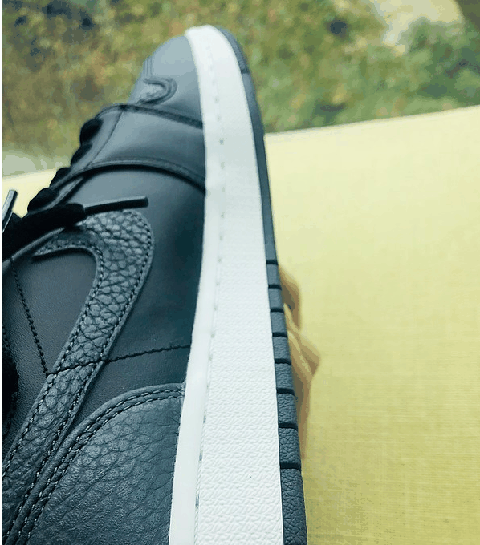 小编今天为大家带来潮牌信息AIR JORDAN 1 MID 酷灰实物欣赏（AIR JORDAN 1 MID 酷灰实物欣赏 AIR JORDAN 1 MID 酷灰细节欣赏）