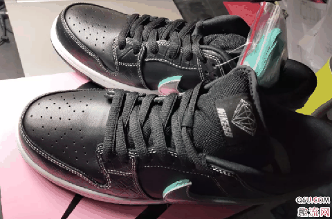 Nike dunk sb low黑钻开箱测评 dunk sb黑钻实物细节赏析