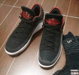 打完前掌甚至还有点酸潮牌信息……可见这zoom还是很给力的（AJ32low黑红禁穿实战测评 aj32low鼓包吗）