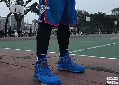 哈登3和AJ32哪个好 哈登3和AJ32对比测评