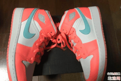 不过谁叫这双AJ1甜橙冰淇淋人气这么高潮牌品牌呢 AJ1甜橙冰淇淋怎么搭配呢 AJ1的鞋型本来就很百搭（AJ1甜橙冰淇淋开箱测评 AJ1甜橙冰淇淋多少钱）