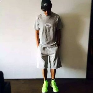 相信众多鞋迷早就入手啦！ adida潮牌商城s originalsUltra Boost Uncaged #p#分页标题#e# 这个夏天（袜套鞋搭配什么短裤好 袜套鞋怎么搭配好看）