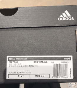 鞋舌处的金色logo很抢眼 鞋舌和潮牌品牌鞋垫的logo一致 跟腱处的填充非常舒服（adidas T-Mac Millennium白金开箱测评 adidas T-Mac Millennium上脚图赏析）