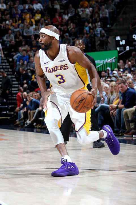 球鞋清洗潮牌资讯后不易干（NBA球星们最近上场穿的什么鞋 哪双鞋比较好看）