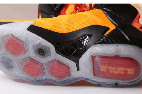 有一种超跑的感觉潮牌 后跟则是詹姆斯的新LOGO（Lebron 12 Witness实物欣赏 Lebron 12 Witness细节欣赏）