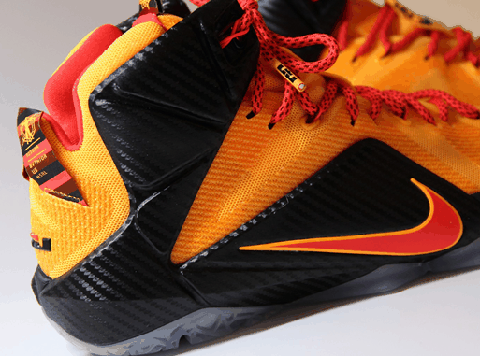 有一种超跑的感觉潮牌 后跟则是詹姆斯的新LOGO（Lebron 12 Witness实物欣赏 Lebron 12 Witness细节欣赏）