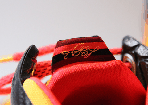 有一种超跑的感觉潮牌 后跟则是詹姆斯的新LOGO（Lebron 12 Witness实物欣赏 Lebron 12 Witness细节欣赏）