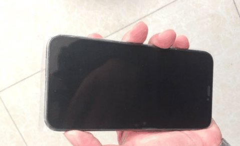 搭载色彩锐潮牌商城利的OLED屏幕（iphonex开箱鉴赏 iphonex值得买吗）