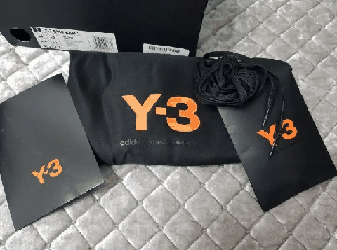  阿迪 Y3 BYW BBALL开箱潮牌测评 鞋盒正面大写的Y3（阿迪 Y3 BYW BBALL开箱测评 阿迪 Y3 BYW BBALL实物欣赏）