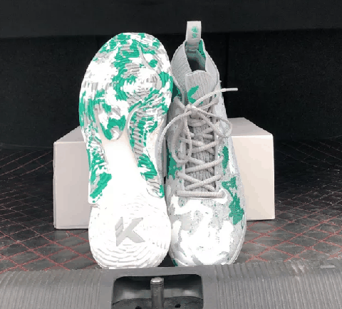  KT4是一款被配潮牌资讯色拯救的实战鞋（ KT4灰绿迷彩开箱测评 KT4灰绿迷彩实物欣赏）