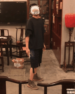 大底是半透潮牌汇潮牌网明的Eva 材料（yeezy 750巧克力上脚好看吗 yeezy 750哪个颜色好看）