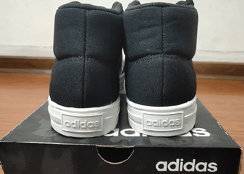 我决定要收藏潮牌起来 产地越南（Adidas VS SET MID篮球鞋开箱 Adidas VS SET MID篮球鞋实物欣赏）