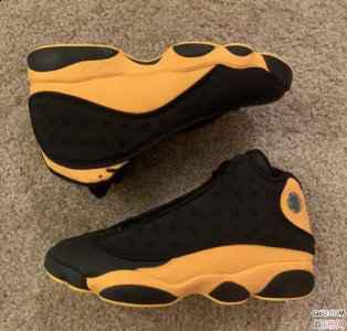  后跟部位的熊猫眼 垫上印潮牌信息有 Melo 专属标志和 Class of 2002 字样（AJ13 Melo开箱测评 AJ13 Melo偏码吗）