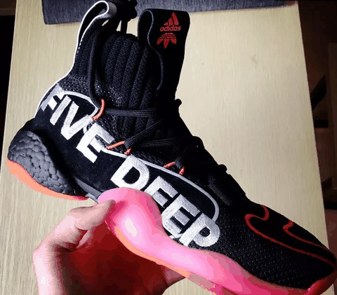 应该是沃尔的个人荣誉潮牌汇潮牌网店 另一只脚鞋面上绣着WALL WAY（Adidas byw x 约翰沃尔PE开箱测评 Adidas byw x 约翰沃尔PE实物欣赏）