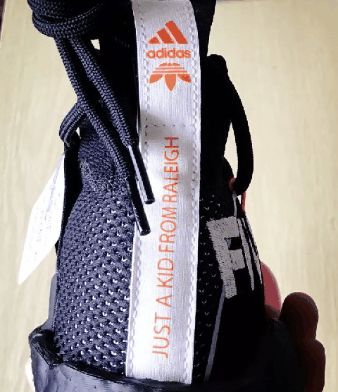 应该是沃尔的个人荣誉潮牌汇潮牌网店 另一只脚鞋面上绣着WALL WAY（Adidas byw x 约翰沃尔PE开箱测评 Adidas byw x 约翰沃尔PE实物欣赏）