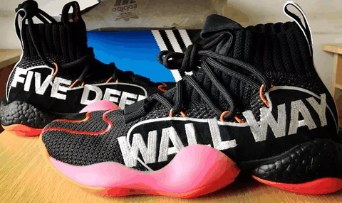 应该是沃尔的个人荣誉潮牌汇潮牌网店 另一只脚鞋面上绣着WALL WAY（Adidas byw x 约翰沃尔PE开箱测评 Adidas byw x 约翰沃尔PE实物欣赏）