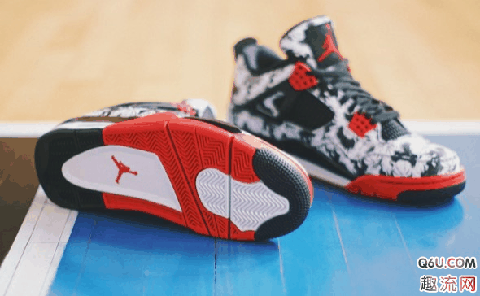 那这双 Air Jordan 4 “Tattoo” 就潮牌是一款绝佳之选 上脚效果不仅不突兀（Air Jordan 4涂鸦上脚好看吗 Air Jordan 4“Tattoo” 偏码吗）