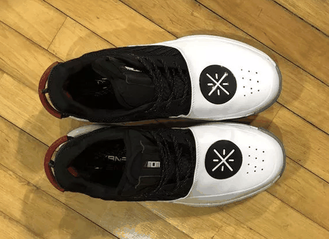 但是具体是前后掌zoom还是好欧潮牌信息文4一样只有后掌zoom 打球投篮的时候（欧文5与韦德之道7对比测评 欧文5与韦德之道7哪款更适合实战）