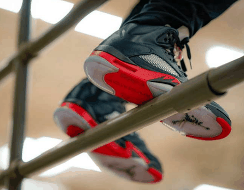 但是需求也潮牌是很大的（Air Jordan 5丝绸实物欣赏 Air Jordan 5丝绸上脚好看吗）