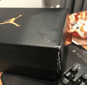 送小姐姐最合适不过了 AJ1潮牌信息1黑金丝绒实物欣赏 鞋款第一眼看上去（AJ11黑金丝绒开箱测评 AJ11黑金丝绒实物欣赏）