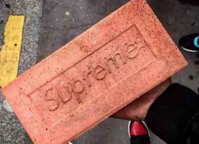 Supreme有哪些奇葩单品潮牌品牌 拥有Supreme Box Logo的单品一览（Supreme有哪些奇葩单品 拥有Supreme Box Logo的单品一览）