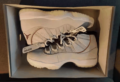 更有质感 鞋款的基本样式没有改变潮牌品牌 AJ11帆白大魔王上脚好看吗 上脚感觉还可以（AJ11帆白大魔王开箱测评 AJ11帆白大魔王实物欣赏）